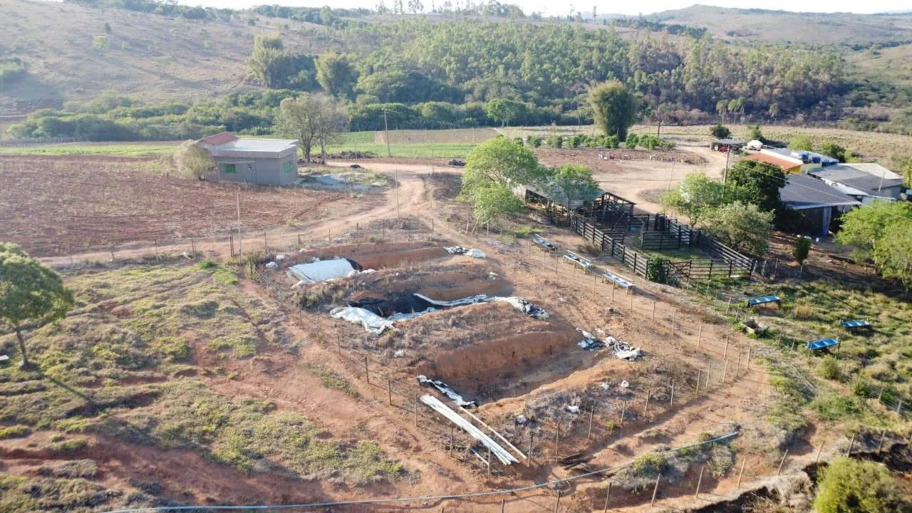 Imagem Vendo uma linda fazendinha em Passatempo/MG, com 30 hectares de terra .