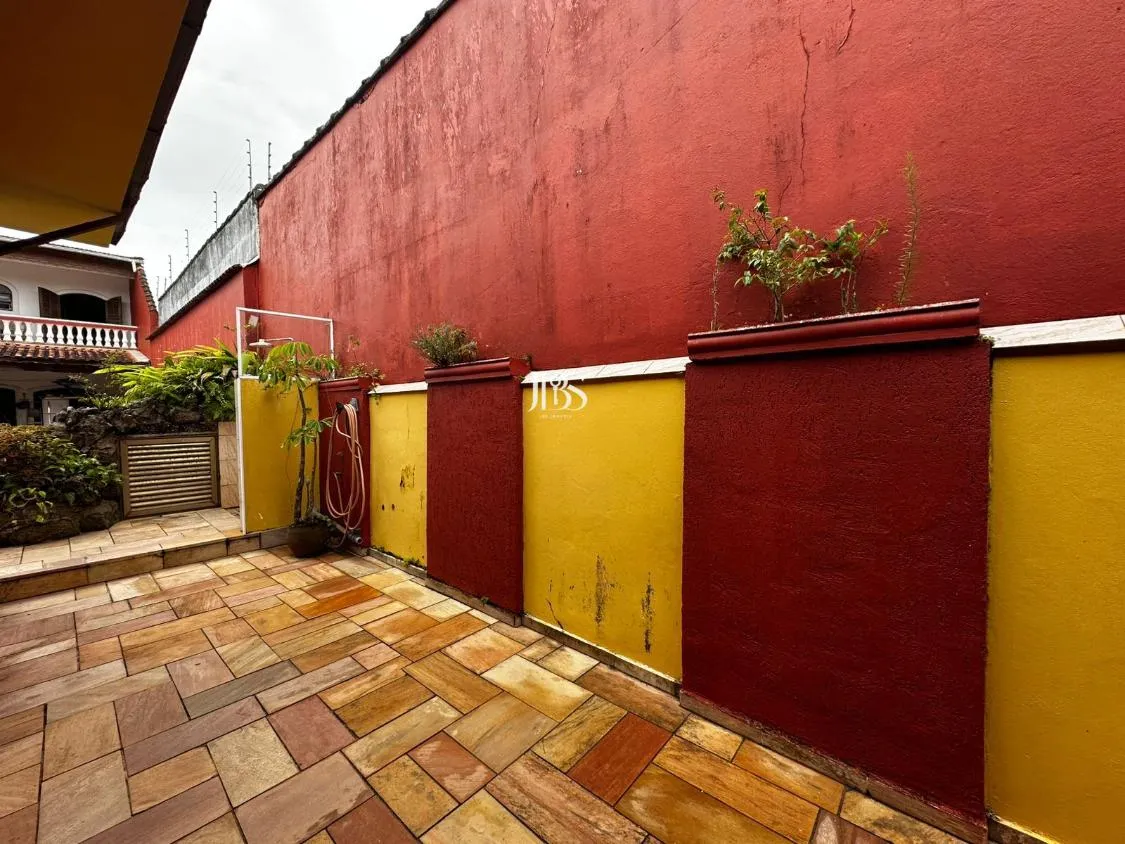 Imagem CASA TÉRREA COM PISCINA E EDÍCULA ASSOBRADADA A 100 METROS DA PRAIA SUARÃO ITANHAÉM