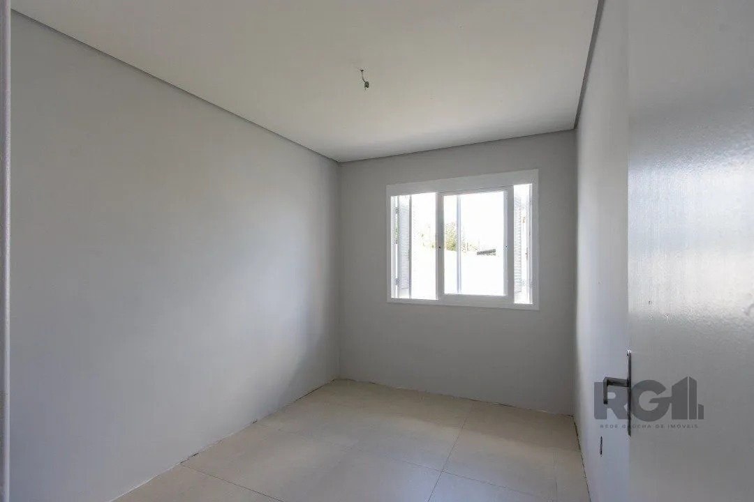 Imagem Casa no Bairro Hípica, 100% reformada, 2 dormitórios, 1 vaga de garagem.