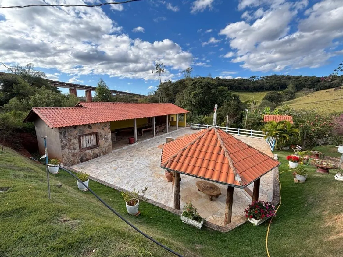 Imagem "vendo 6 Hectares de Sossego em Entre Rios de Minas"