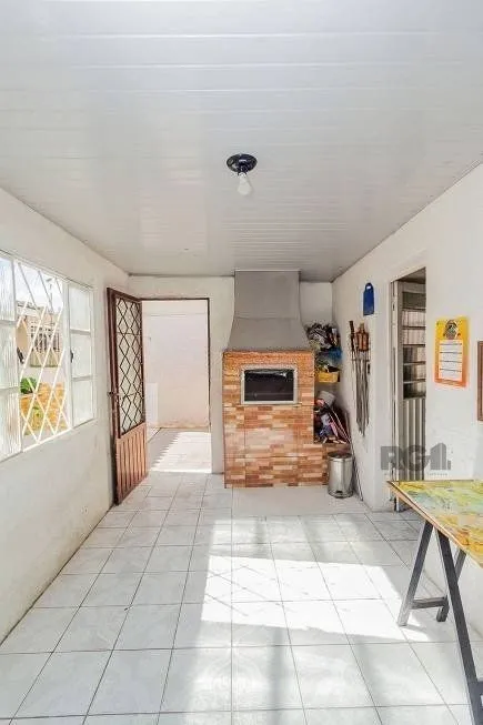 Imagem Excelente casa de 70m² com 3 dormitórios no bairro Sarandi.