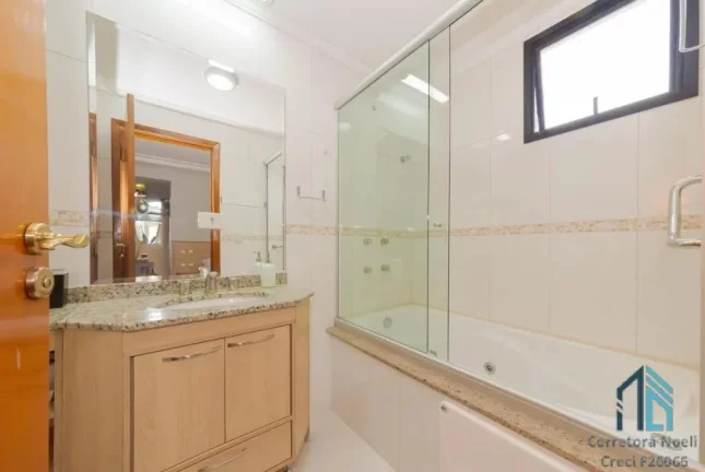 Imagem Apartamento Mobiliado, 03 quartos c/suíte + quarto empregada, 02 vagas no Bacacheri em Curitiba PR