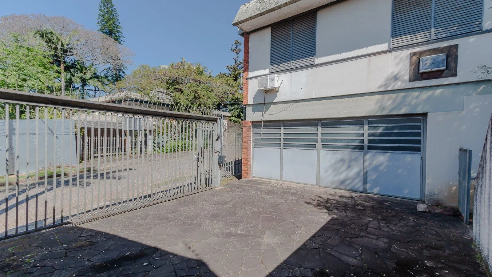 Imagem Casa com 3 dormitórios com 279.5m², no bairro Três Figueiras