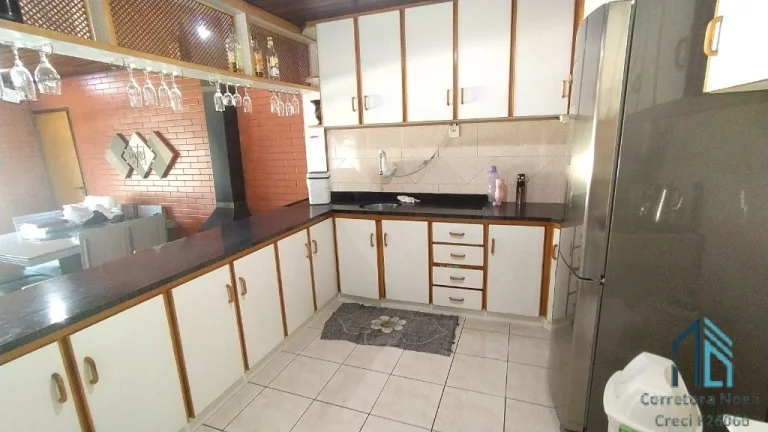 Imagem (PERMUTA) Casa a venda Semi mobiliada, 03 quartos, 04 vagas, churrasqueira no Boqueirão em Curitiba PR
