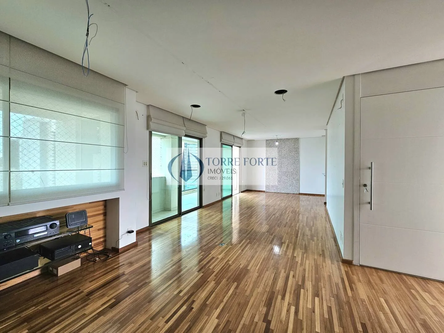 Imagem Excelente apartamento, 3 suítes 5 banheiros 3 vagas de garagem, no Brooklin
