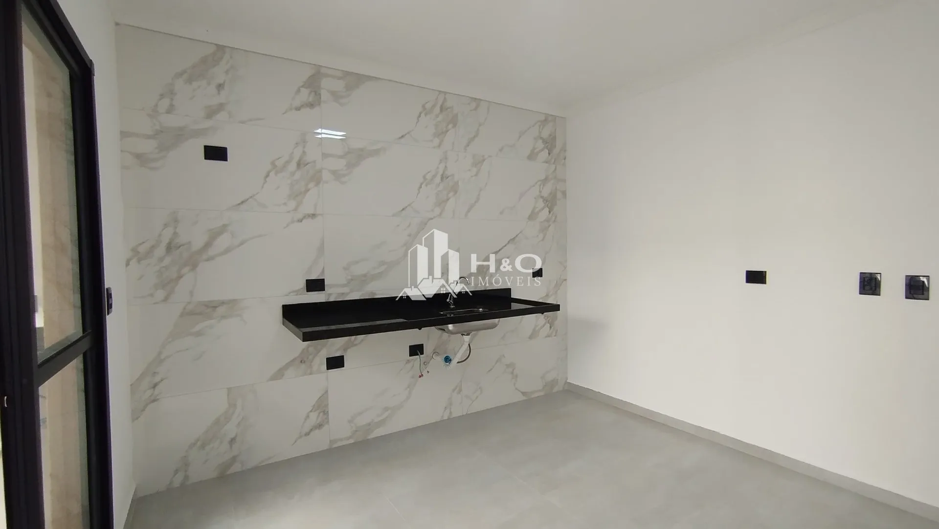 Imagem Sobrado Frontal à Venda - 3 Dormitórios (1 Suíte) - Acabamento em Porcelanato! BAIRRO JARDIM BRASILIA
