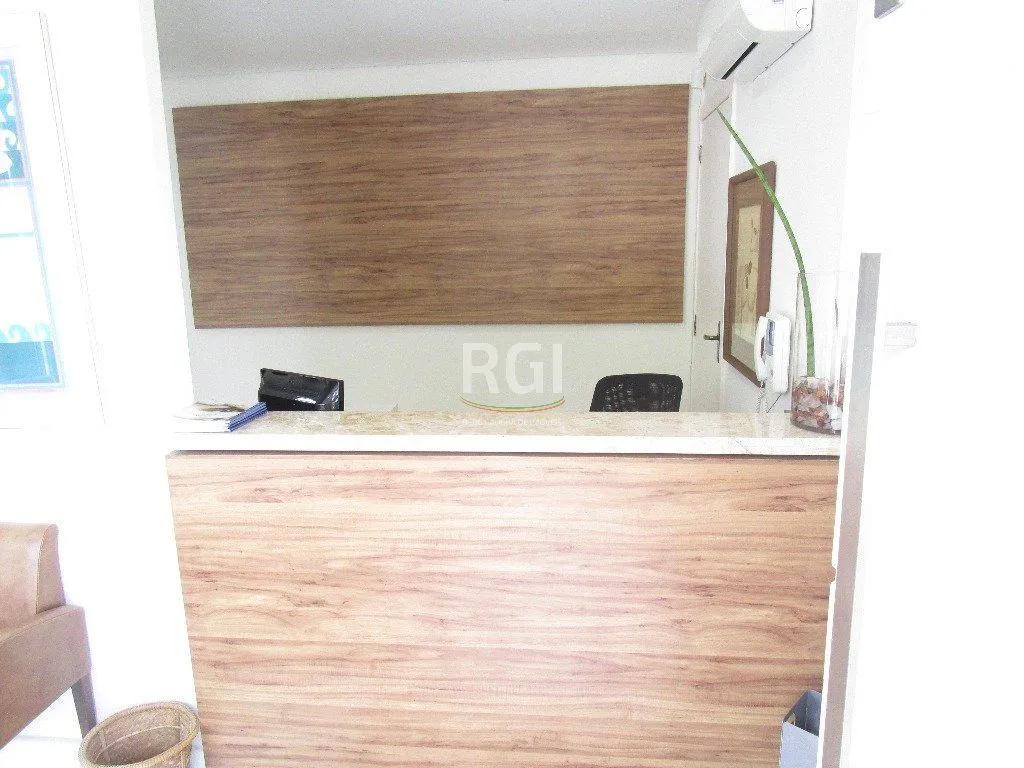 Imagem Casa para Venda - 227m², 4 dormitórios, 1 vaga - Menino Deus