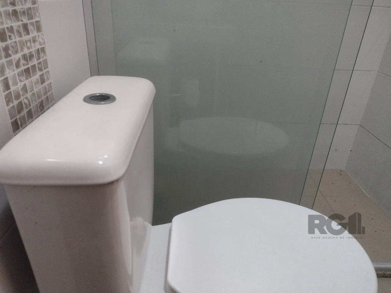 Imagem CASA TÉRREA - 2 DORMITÓRIOS, ÁREA COBERTA COM CHURRASQUEIRA , TERRAÇO - 02 VAGAS