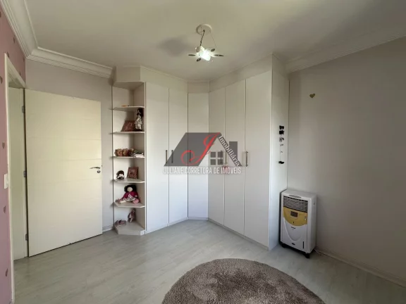 Imagem Casa Alto Padrão à venda, bairro Pinheirinho em Curitiba.