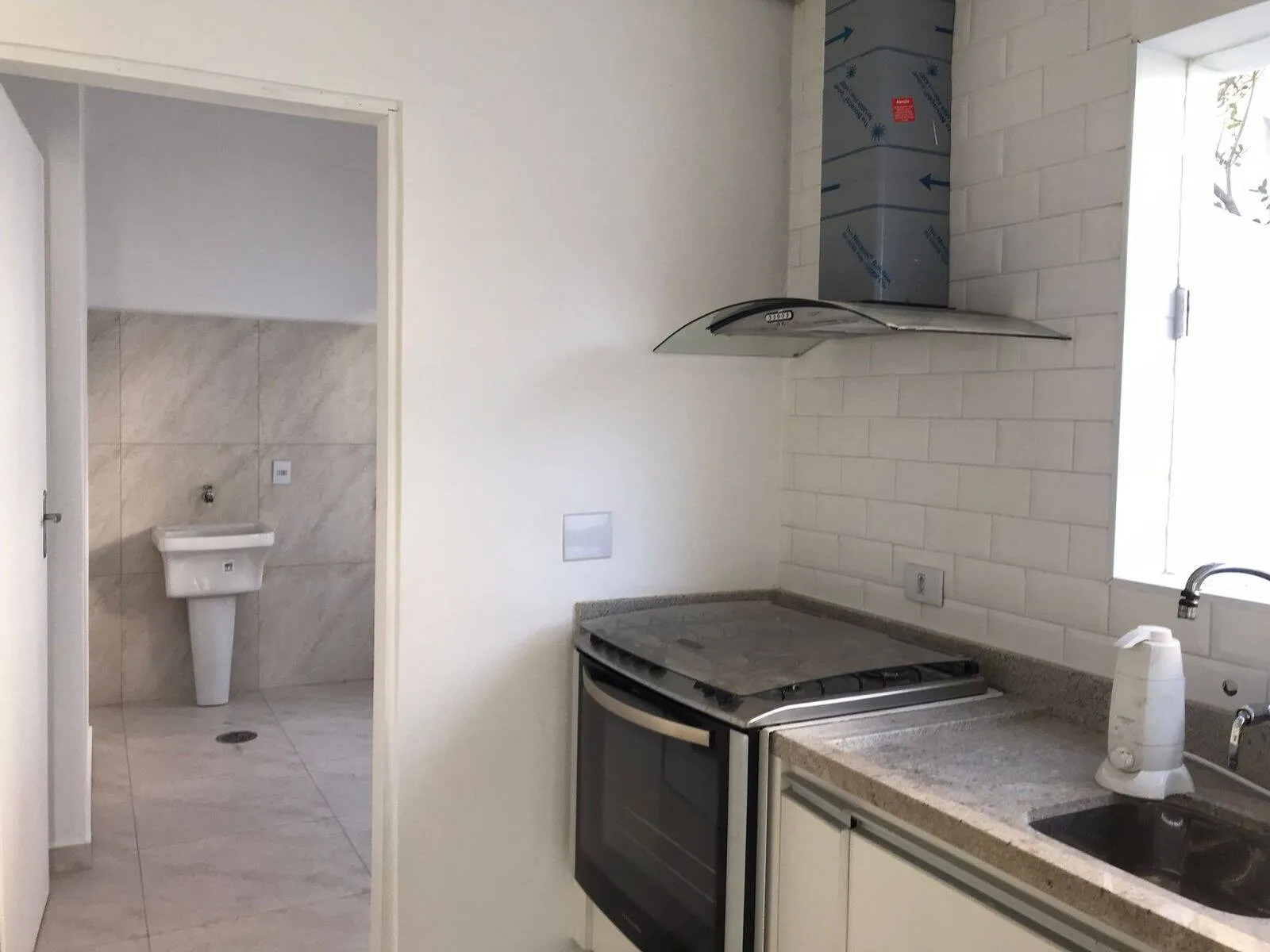 Imagem Casa Arejada em Alphaville Residencial Dois - 4 Quartos, 2 Suítes, Área de Lazer Completa e 4 Vagas