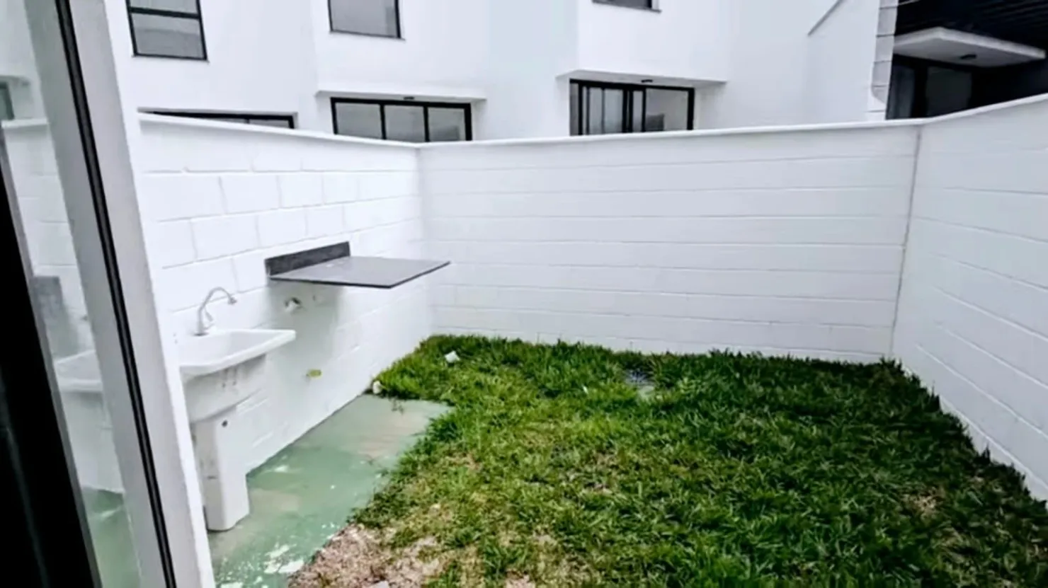 Imagem Casa em Condomínio com 2 Suítes Planejada e Mobiliada, com Lazer Completo e Localização Privilegiada no Itaguá