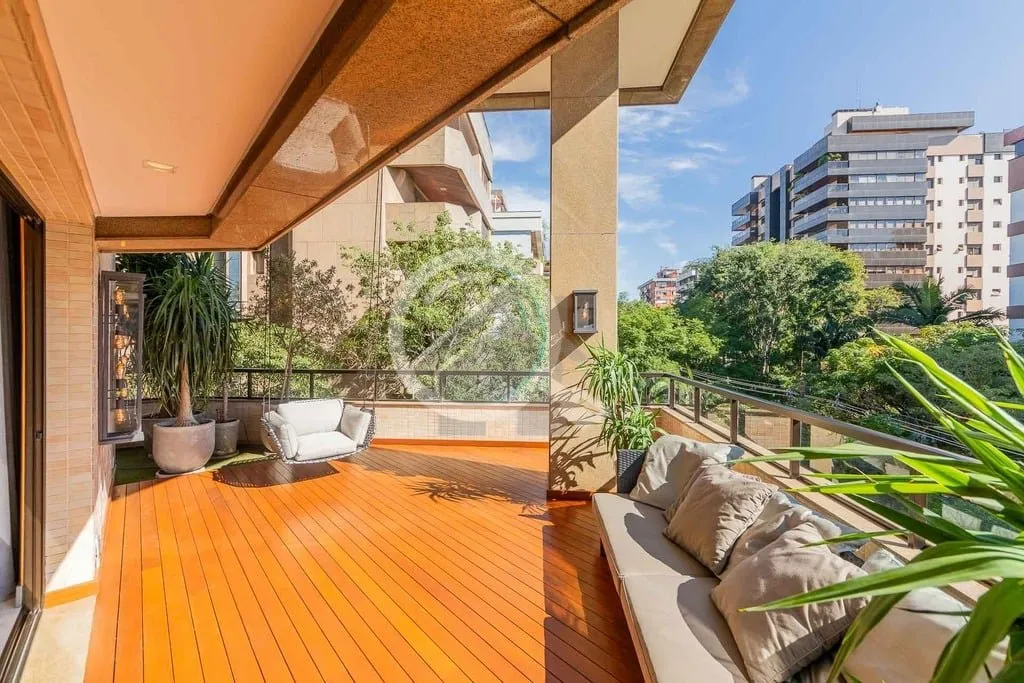 Imagem Apartamento com 405 m² de área privativa, 4 suítes transformadas em 3, TOTALMENTE REFORMADO, com ...