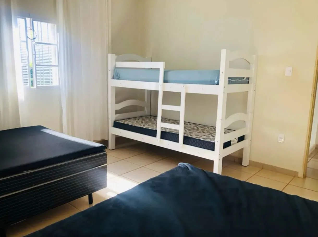 Imagem Chácara à venda em Salto de Pirapora-SP - 2.000m², 1 quarto, 1 sala, 1 banheiro, 1 vaga de garagem. Imperdível!