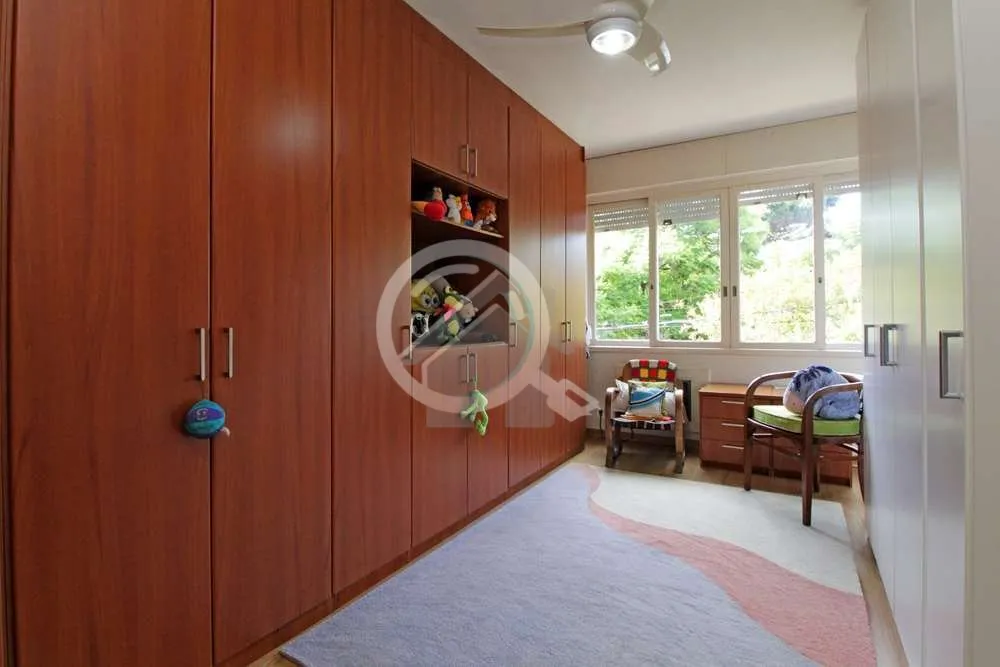 Imagem Localizado no coração do charmoso bairro Moinhos de Vento, este apartamento de 100m² oferece o eq...