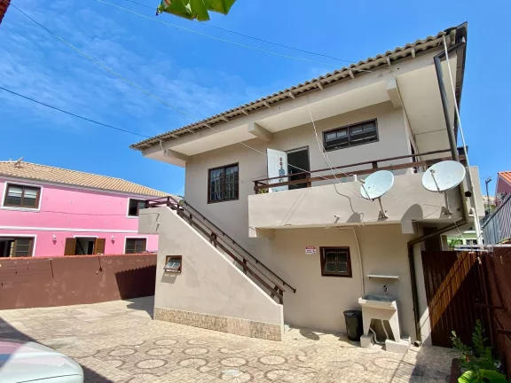 Imagem Oportunidade Única: Pousada Histórica à venda em Garopaba-SC, a 1 Quadra da Praia Central!