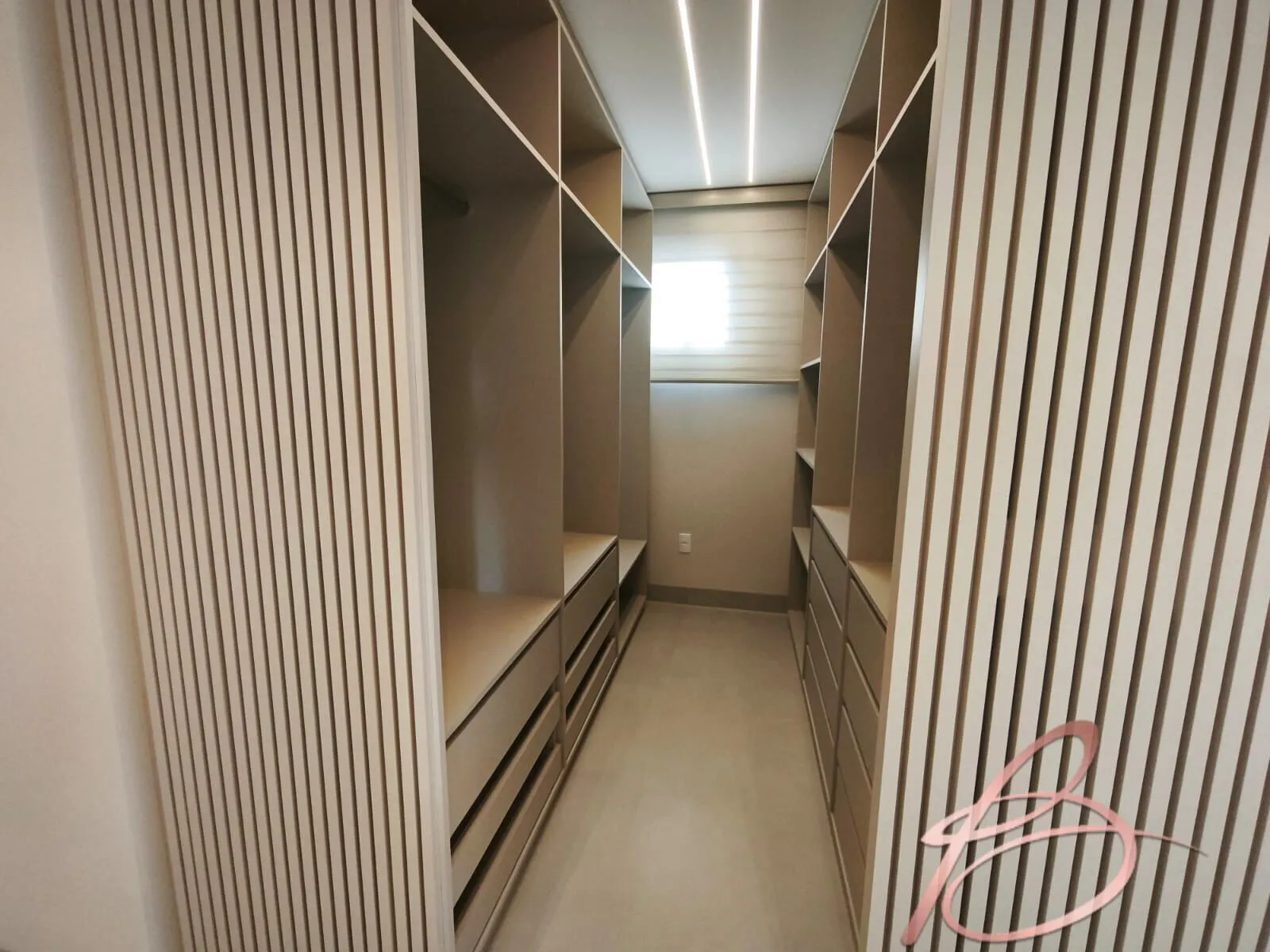 Imagem Apartamento alto padrão com 237 metros e 4 suítes