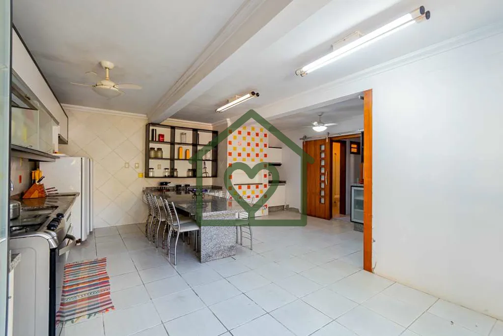 Imagem Descubra Seu Novo Lar ou Espaço Comercial! 
Apresentamos esta excelente casa térrea com sobrado no...