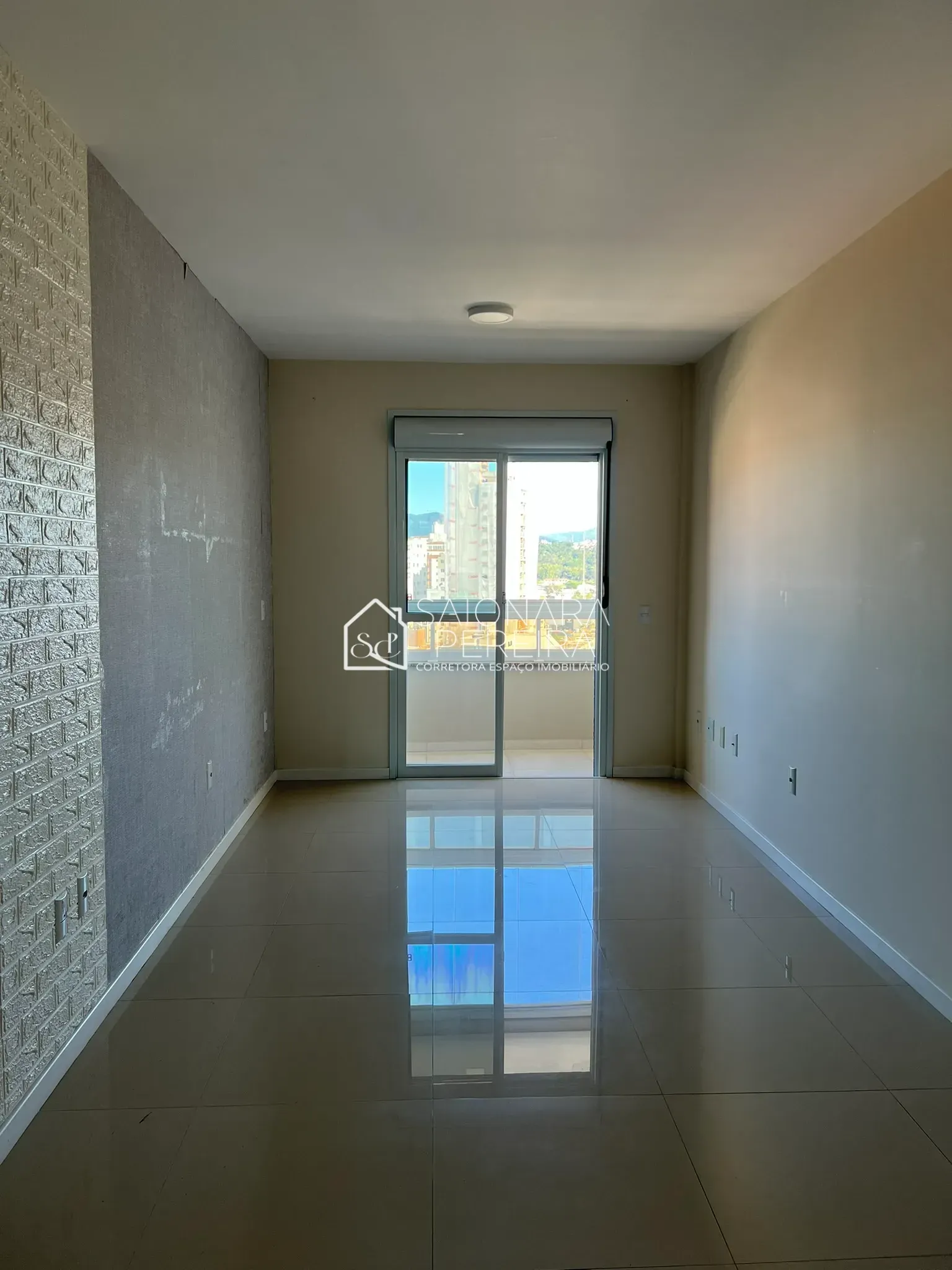 Imagem Apartamento com 2 dormitórios e suíte à venda no bairro Campinas, São José - SC