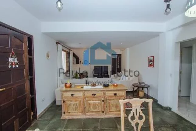 Imagem Casa estilo chácara c/ galpão próxima ao Centro de Cotia