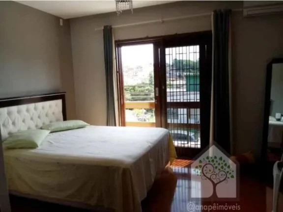 Imagem Casa ampla à venda próxima à Beira-Mar