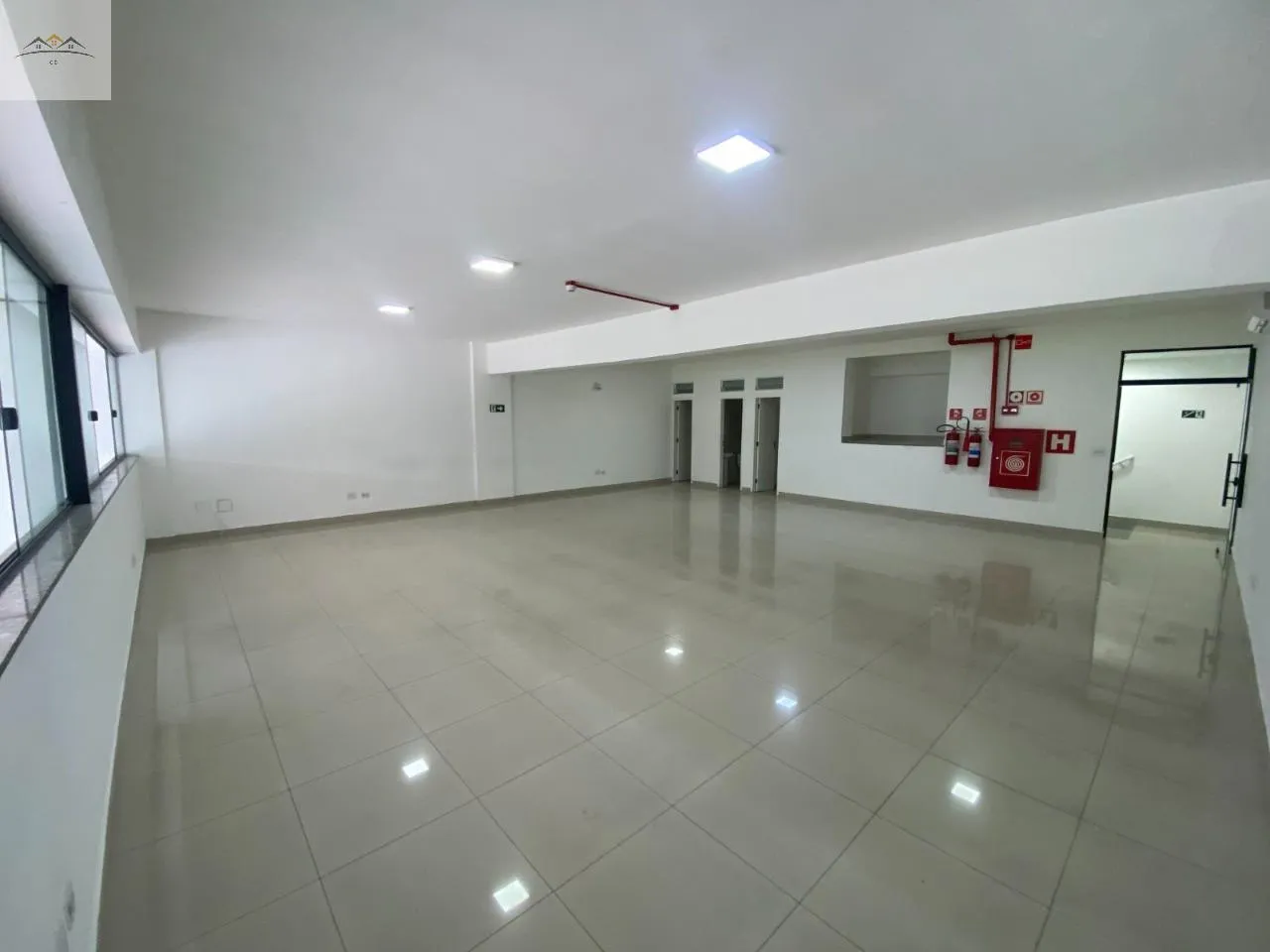 Imagem Galpão Comercial para locação em Osasco Vl. Osasco 300m² + 50m² de Mezanino