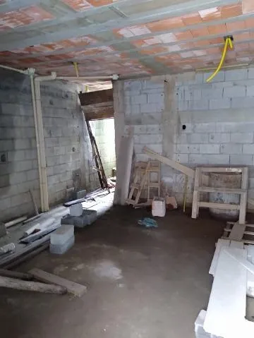 Imagem VENDA DE CASA EM CONSTRUÇÃO NO JARDIM RIO NEGRO, EM ITAQUAQUECETUBA/SP, 160m² com 3 quartos, suíte, sala de estar e garagem para 4 autos. CONSULTE-NOS