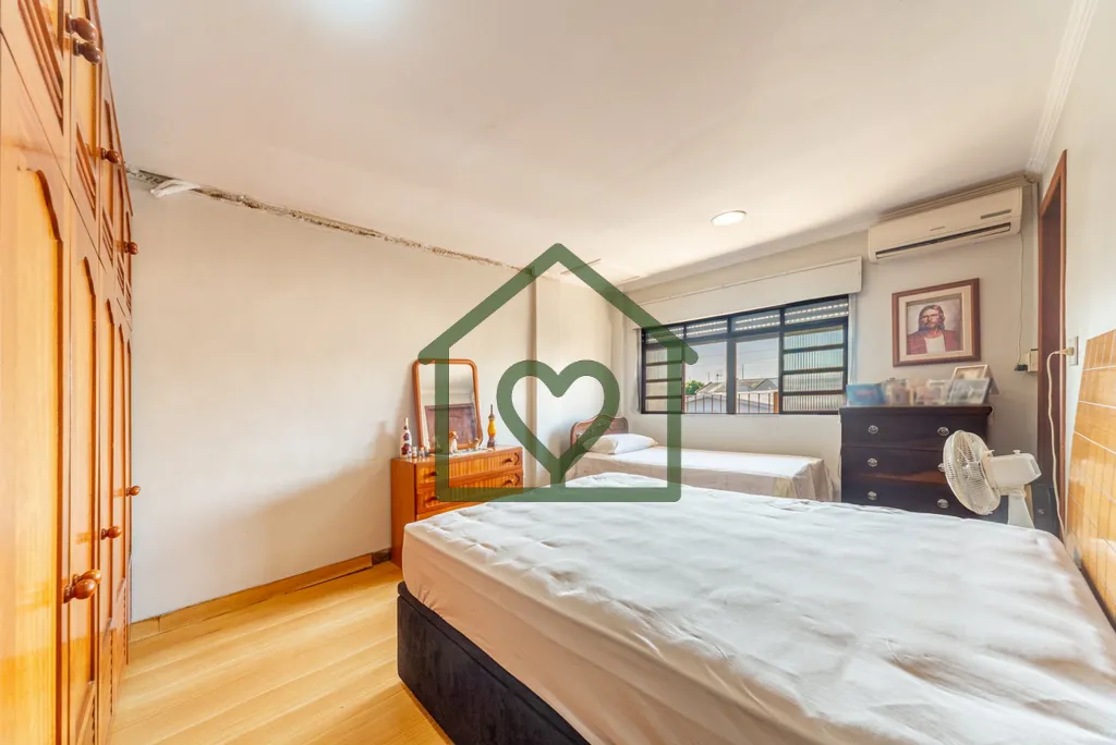 Imagem Casa Residencial com 3 pavimentos no bairro Sarandi com 290m² distribuída da seguinte maneira: 2 l...