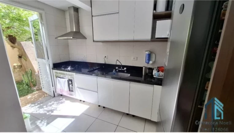 Imagem (Permuta ou financiamento)Sobrado em condomínio, terraço, 03 quartos c/suíte no Vista Alegre em Curitiba PR