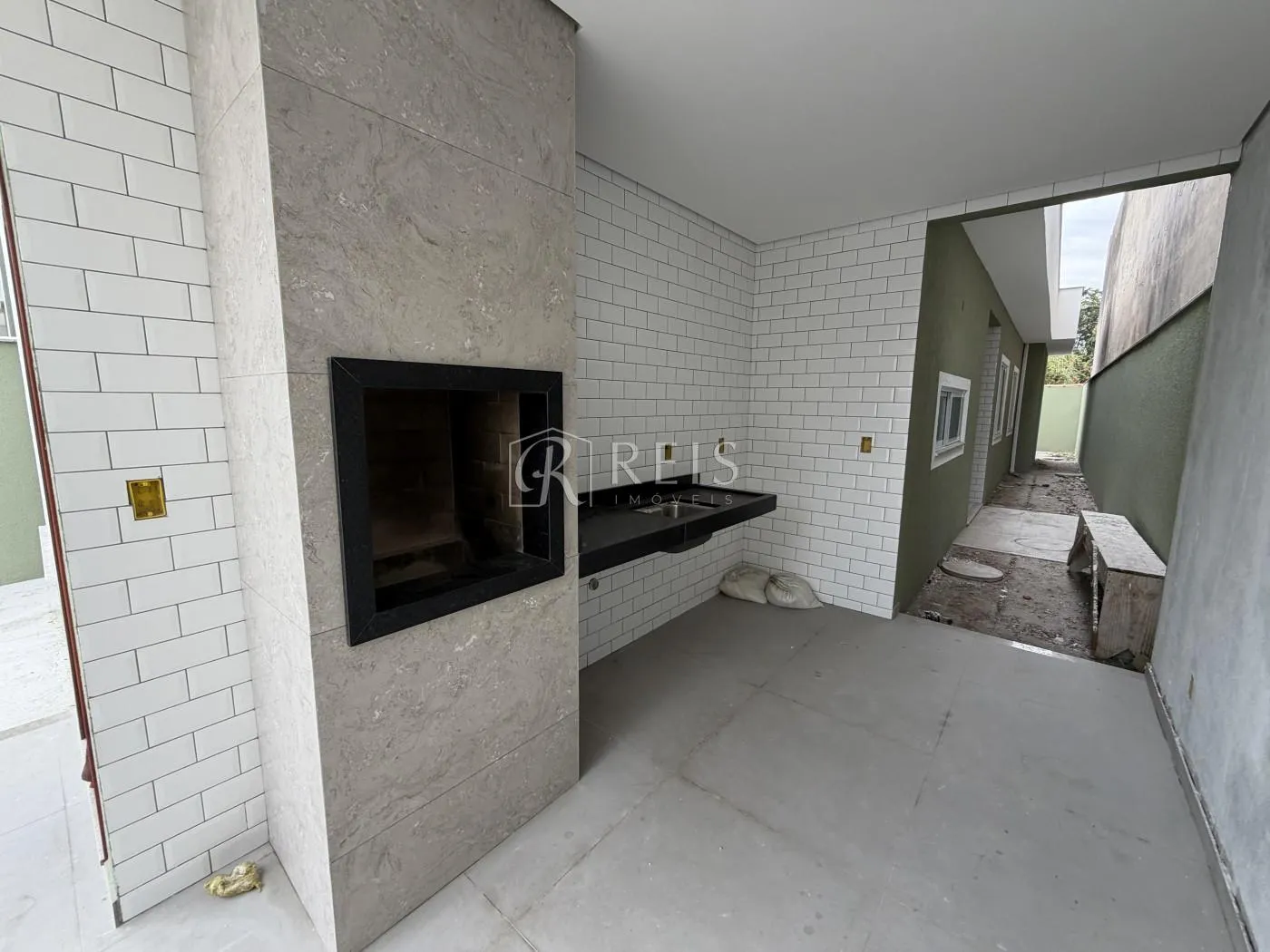 Imagem Casa para Venda em Rio das Ostras, Jardim Mariléa, 3 dormitórios, 1 suíte, 2 banheiros, 2 vagas