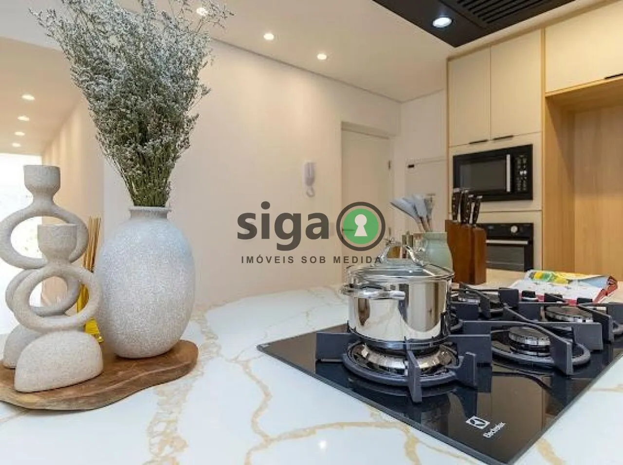 Imagem Apto à Venda com 142m², Cerqueira César reformado, 2 suítes, 2 vagas sem com armários