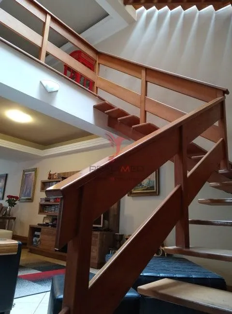 Imagem CASA ALTO PADRÃO, impecável, 4 dormitórios, um c/suite, área próximo ao centro e Shopping