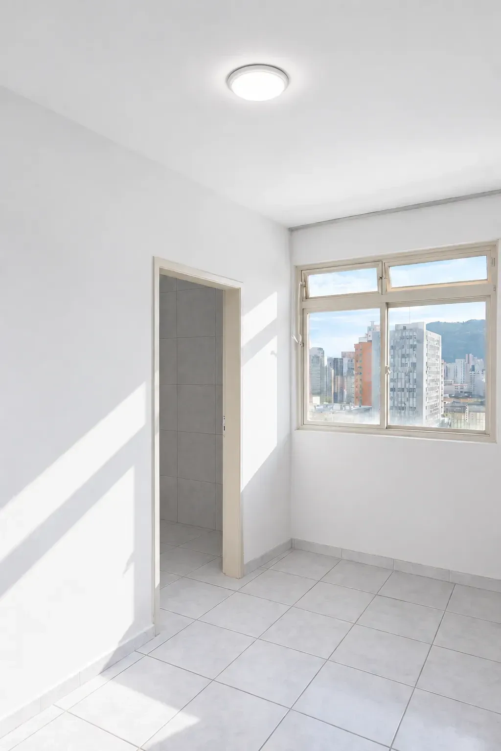 Imagem Apartamento com 1 Quarto à Venda, Locação ou Temporada, 40 m² em Centro - Florianópolis