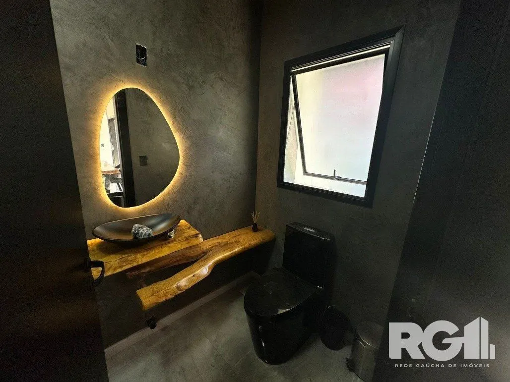 Imagem Casa de alto padrão a venda, totalmente mobiliada, com 2 dormitórios, 1 suite e 2 vagas no centro de Nova Santa Rita.