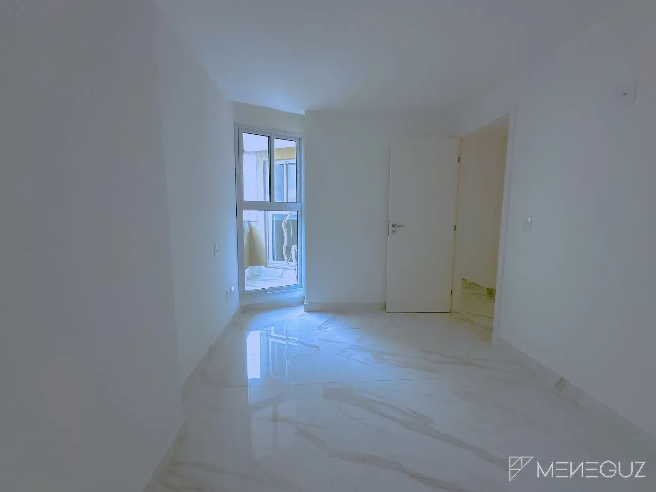 Imagem Amplo apartamento com 4 suítes de frente total para o mar da Praia do Morro em Guarapari