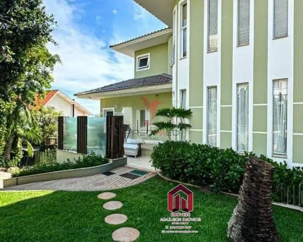 Imagem Casa Exclusiva Frente Mar em Florianópolis Cacupé 5 Quartos com Acesso Privativo à Praia