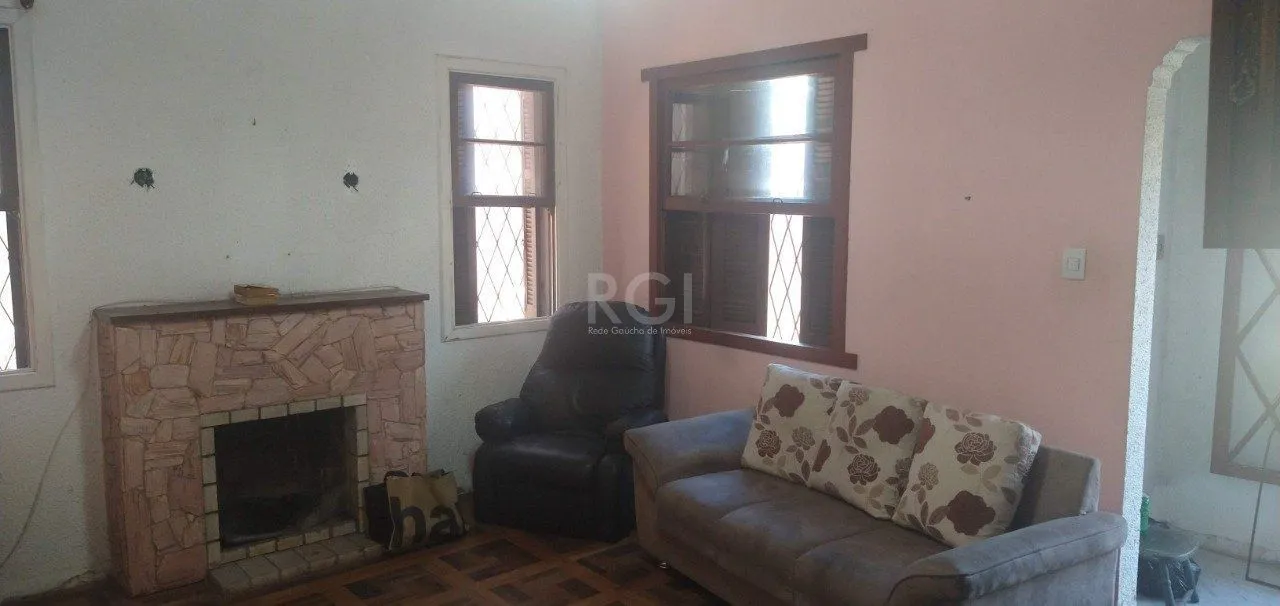 Imagem Casa de 4 dormitórios na Av. Teresópolis bairro Teresópolis