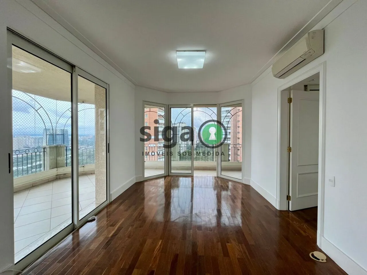 Imagem Apartamento de 260m2, com 4 suítes e 4 vagas no coração do Panamby