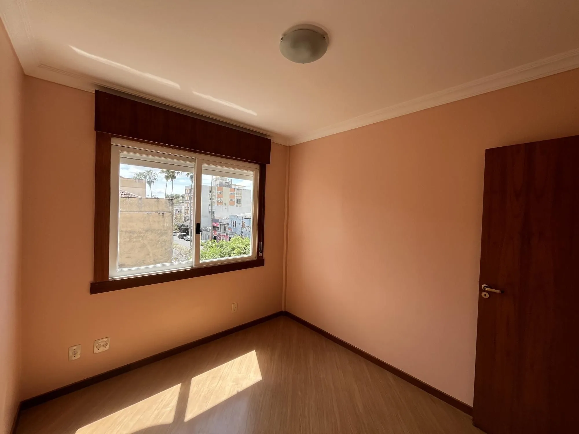Imagem Apartamento de dois quartos, suíte e uma vaga de garagem no bairro Menino Deus