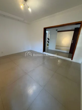 Imagem Ampla e confortável, esta excelente residência conta com 330m² de área construída, oferecendo e...