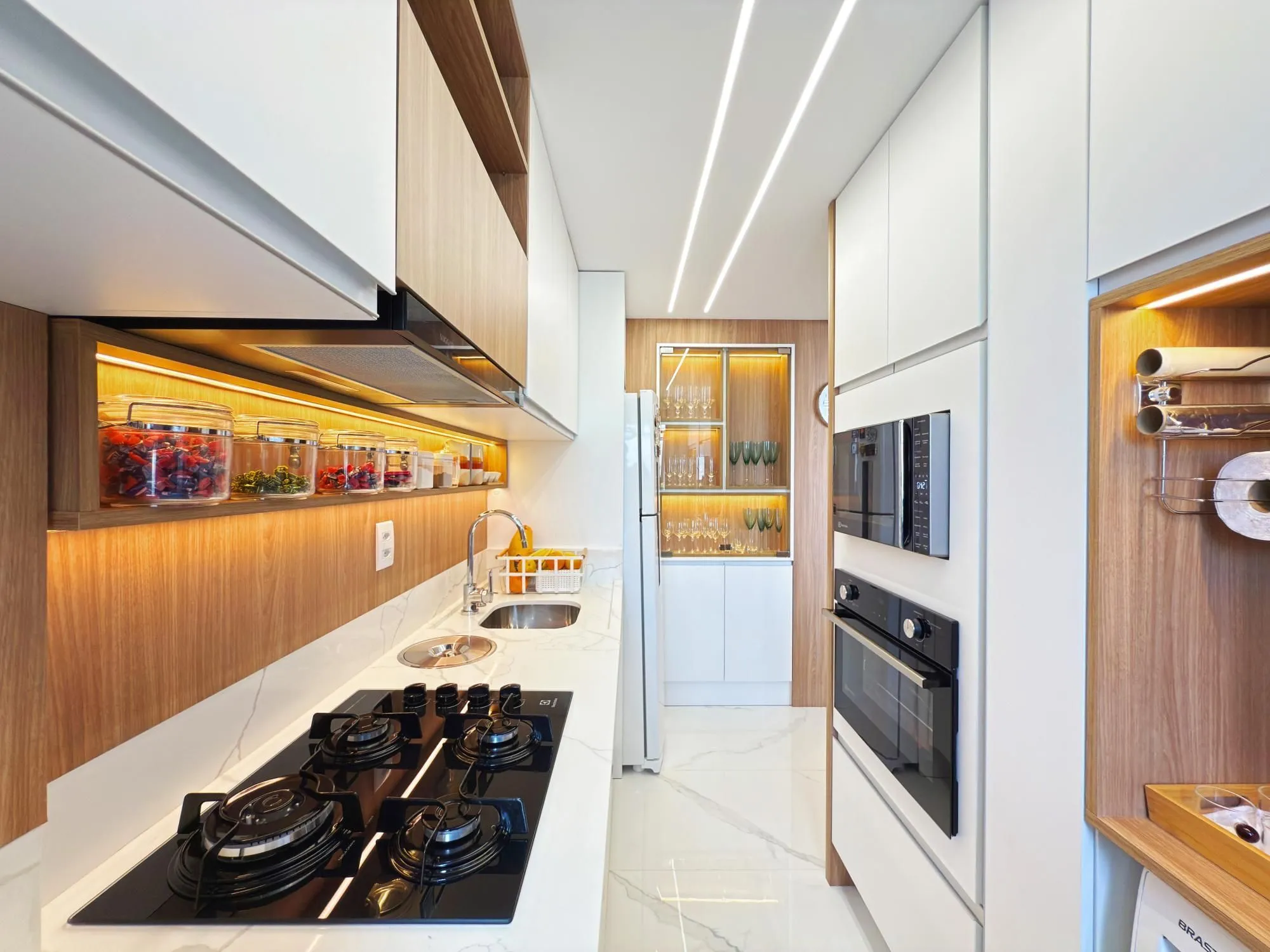 Imagem Belíssimo apartamento mobiliado e decorado 2 dorm 2 vagas c/piscina