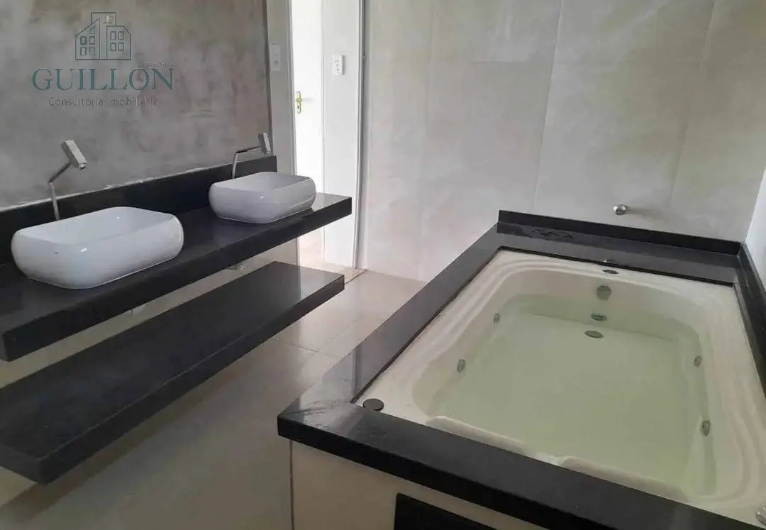 Imagem Sobrado de Alto Padrão com Piscina e Área Gourmet - Apenas 2 km do Centro
