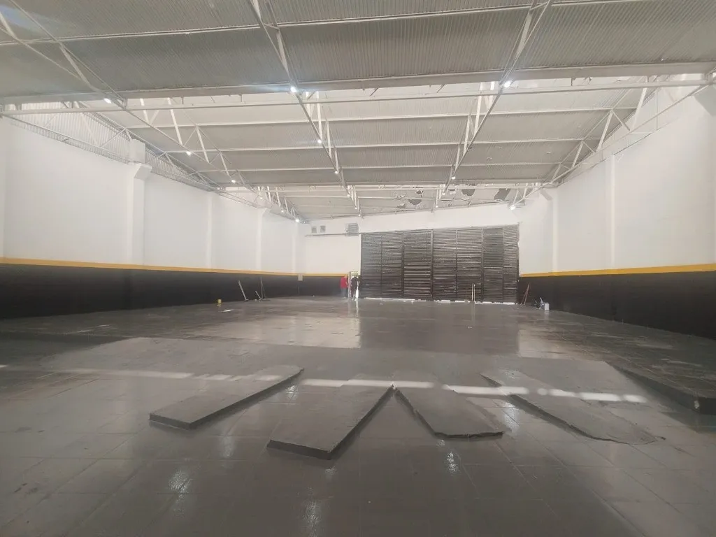 Imagem Galpão Comercial para Locação no Planalto, São Bernardo do Campo-SP: 3 Salas, 4 Banheiros, 1.078m² de Área