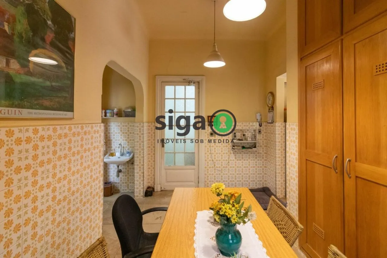 Imagem Casa Alto Padrão em Moema de 5 quartos com 8 vagas - 440m² à Venda.