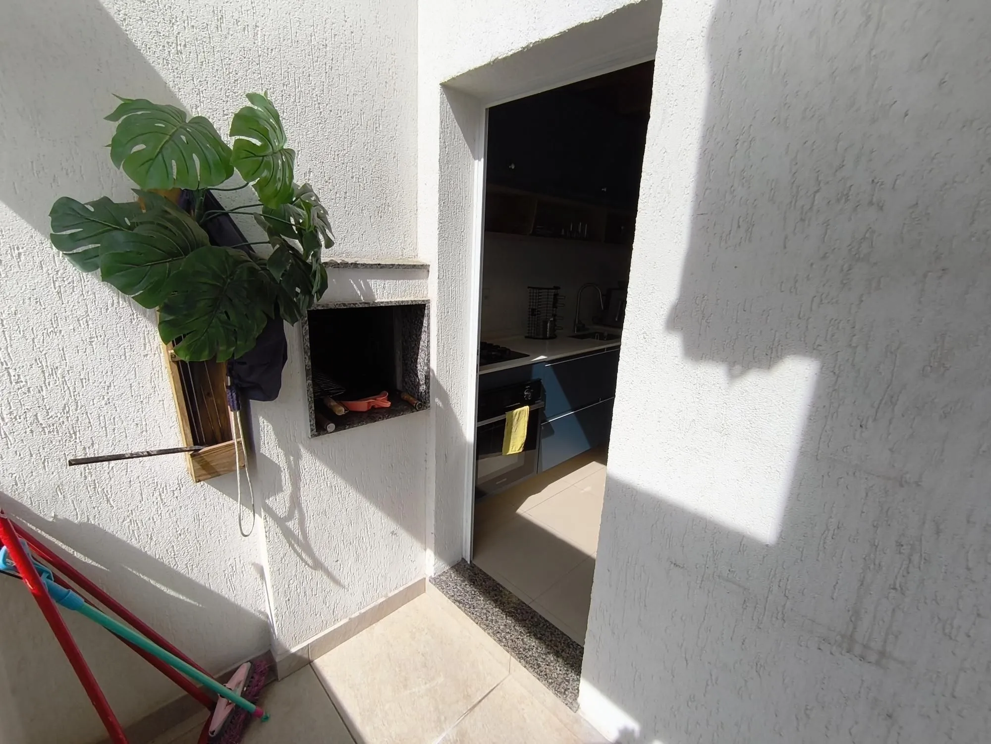 Imagem APARTAMENTO 2 DORMITÓRIOS COM 1 VAGA NO MENINO DEUS