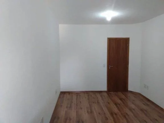 Imagem Salal Comercial e 1 banheiro para Alugar, 21 m² por R$ 900/Mês - Parque Novo Oratório - Santo André/SP
