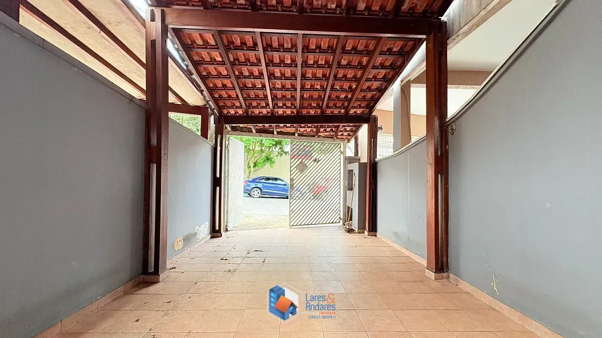 Imagem Sobrado para venda em Jardim Regina com 3 quartos, sendo 1 suíte, 101m²