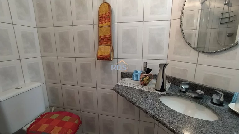 Imagem Vende apartamento de 76m² com 2 dormitórios sendo 1 suíte e com 2 vagas de garagem. Com vista livre.