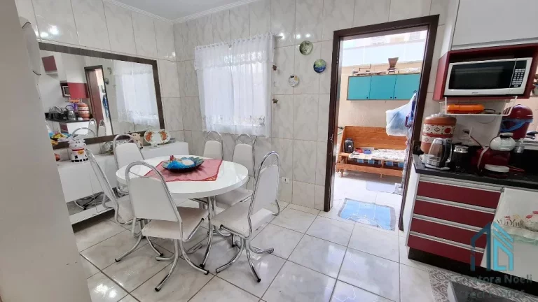 Imagem Sobrado 04 c/suíte, ótimo espaço nos fundos e frente, no Santa Cândida/Boa Vista em Curitiba PR