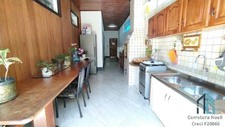 Imagem (PERMUTA) Sobrado, são 03 sobrados no mesmo terreno de 484 m², com espaço para mais construção no Alto da XV em Curitiba PR