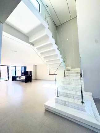 Imagem Casa duplex de alto padrão em condomínio fechado Lagoa Silvana.